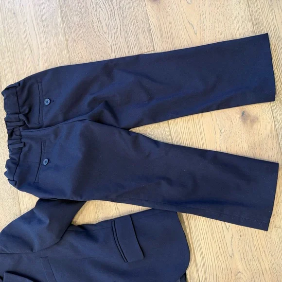 Boys size 5 navy blue suit - Picture 3 of 4